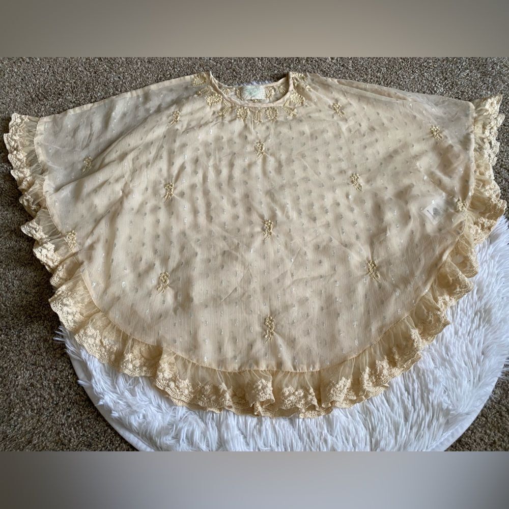 Z&L Europe Sheer Poncho‎ Top Embroidered Lightweight Flowy Cream Boho